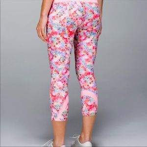 Lululemon inspire crop flower prints size 8